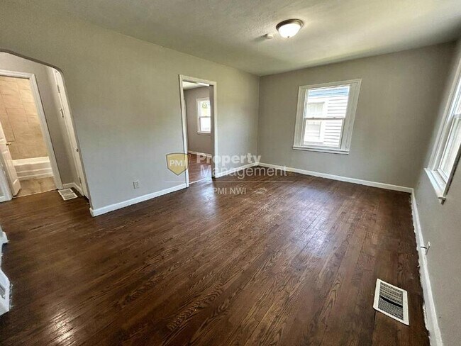 Building Photo - 754 Durbin St