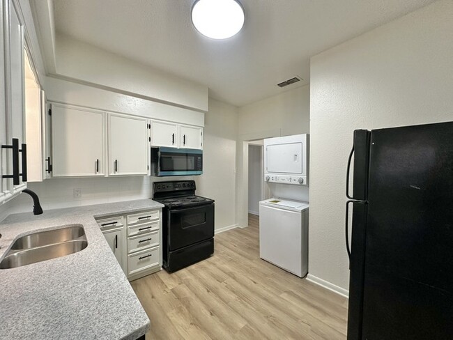 Building Photo - Tour Today! Newly Remodeled 1 Bedroom 1 Ba...