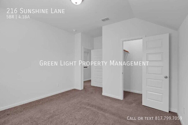 Building Photo - 216 Sunshine Ln