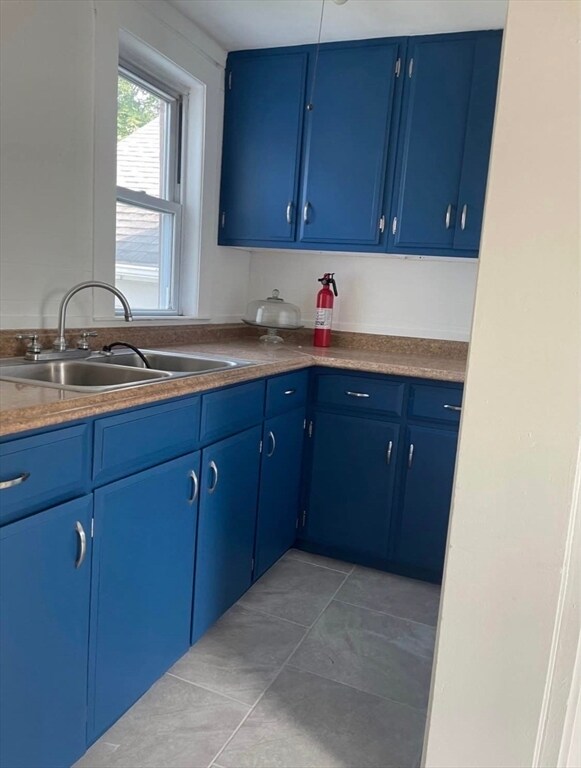 Building Photo - 93 Spruce St