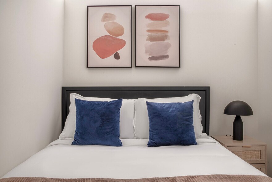 Building Photo - 10349 NE 10th St