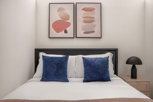 Building Photo - 10349 NE 10th St