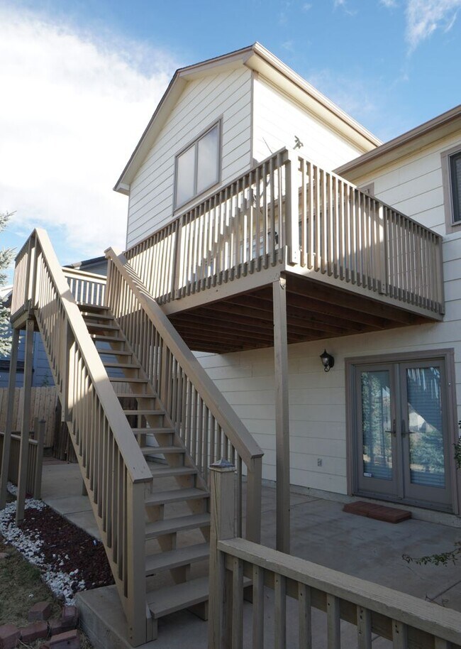 Building Photo - 4244 Round Hill Dr