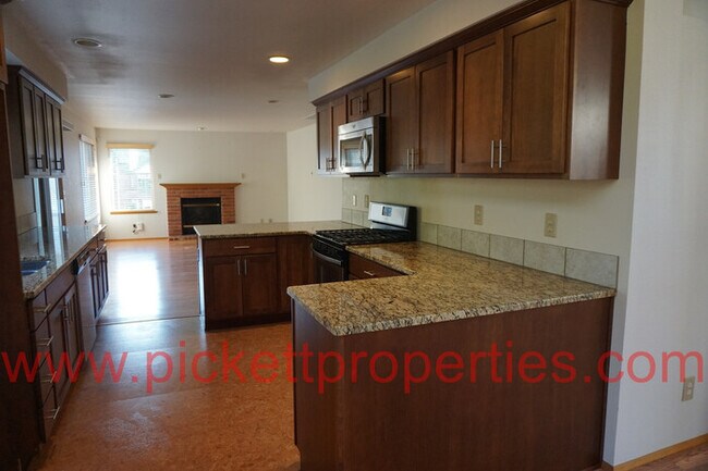 Building Photo - 12731 Plateau Cir NW