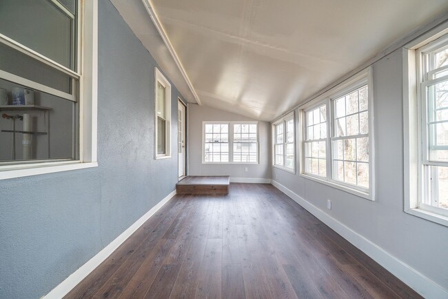 Building Photo - Updated 2 Bedroom Ranch with Sunroom & Garage!