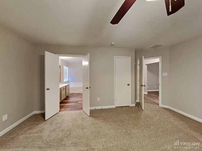 Building Photo - 401 Rustic Grove Ln