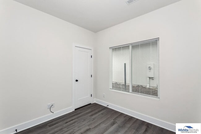 Building Photo - 3 bed, 2 bath patio home - SE Wichita  ***First month's rent free at move in***