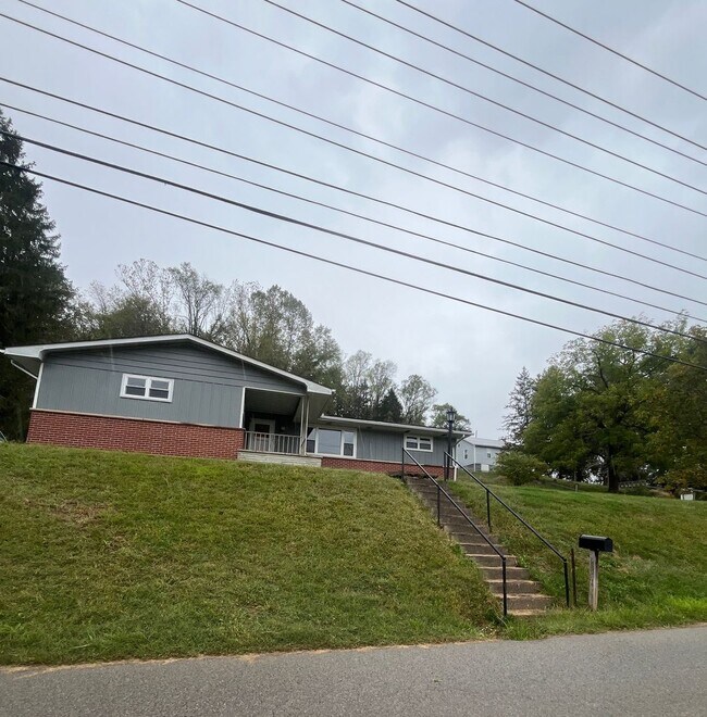 Primary Photo - 507 Walnut St