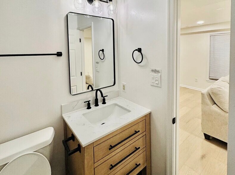 Building Photo - 1033 Riva Ridge Dr