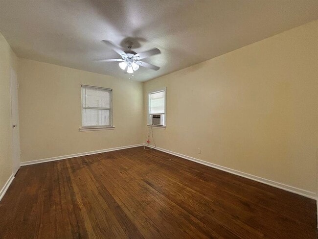 Building Photo - Charming two bedroom apartment
