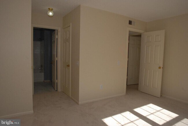 Building Photo - 9230 Niki Pl