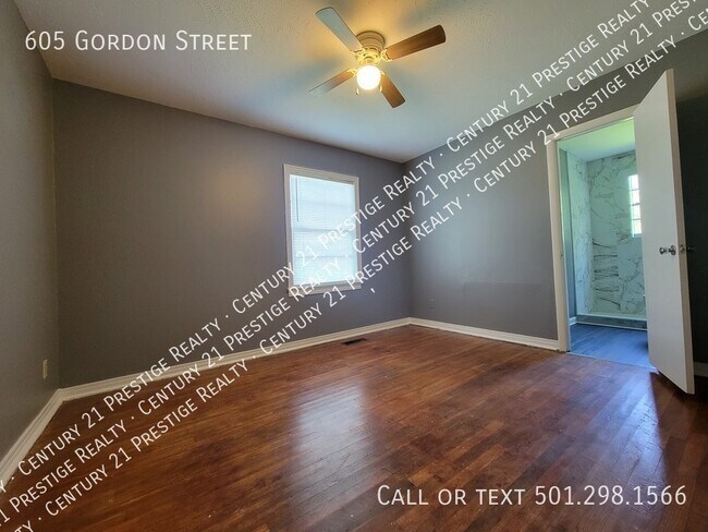 Building Photo - 605 Gordon St