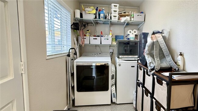 Building Photo - 6472 Brown Cir