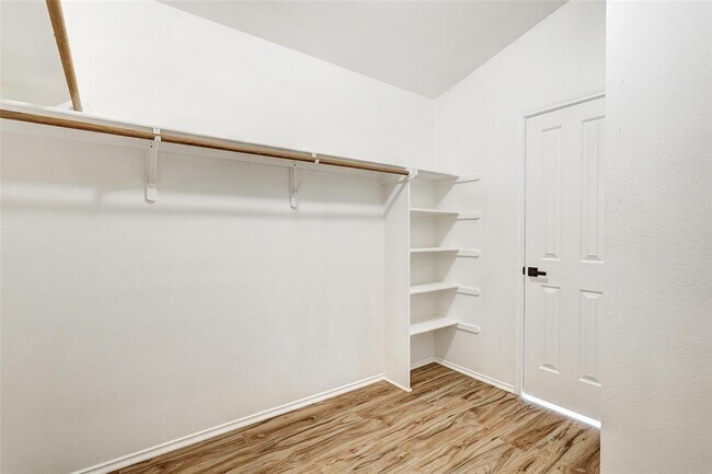 Building Photo - 1305 4 Cabin Ct