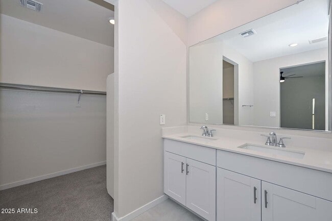 Building Photo - 17619 W Monroe St