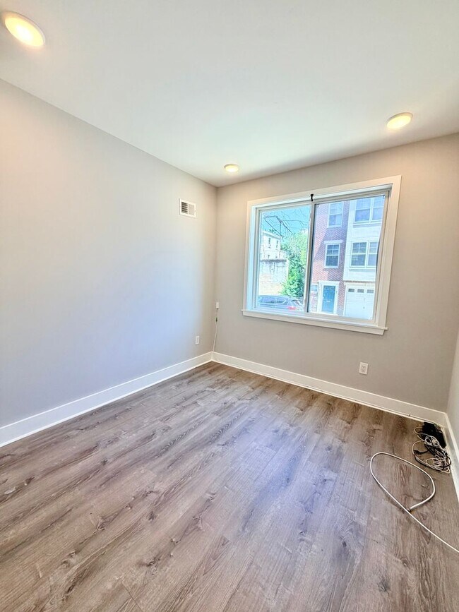 Building Photo - 1302 N Marshall St