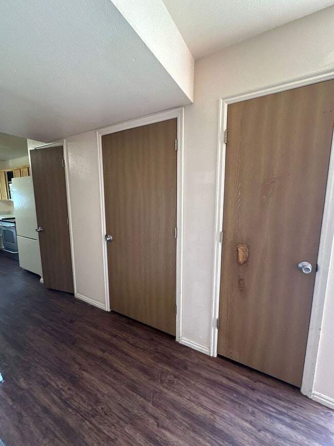 Building Photo - Milford Townhouse