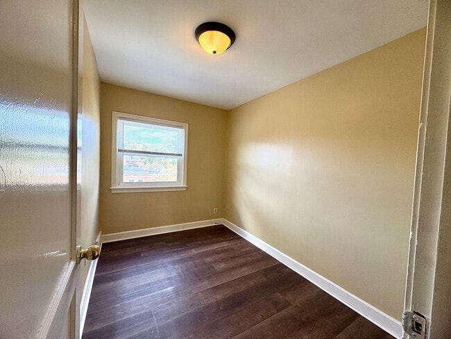 Building Photo - 3 Bedroom 1 Bathroom in Harrisburg!