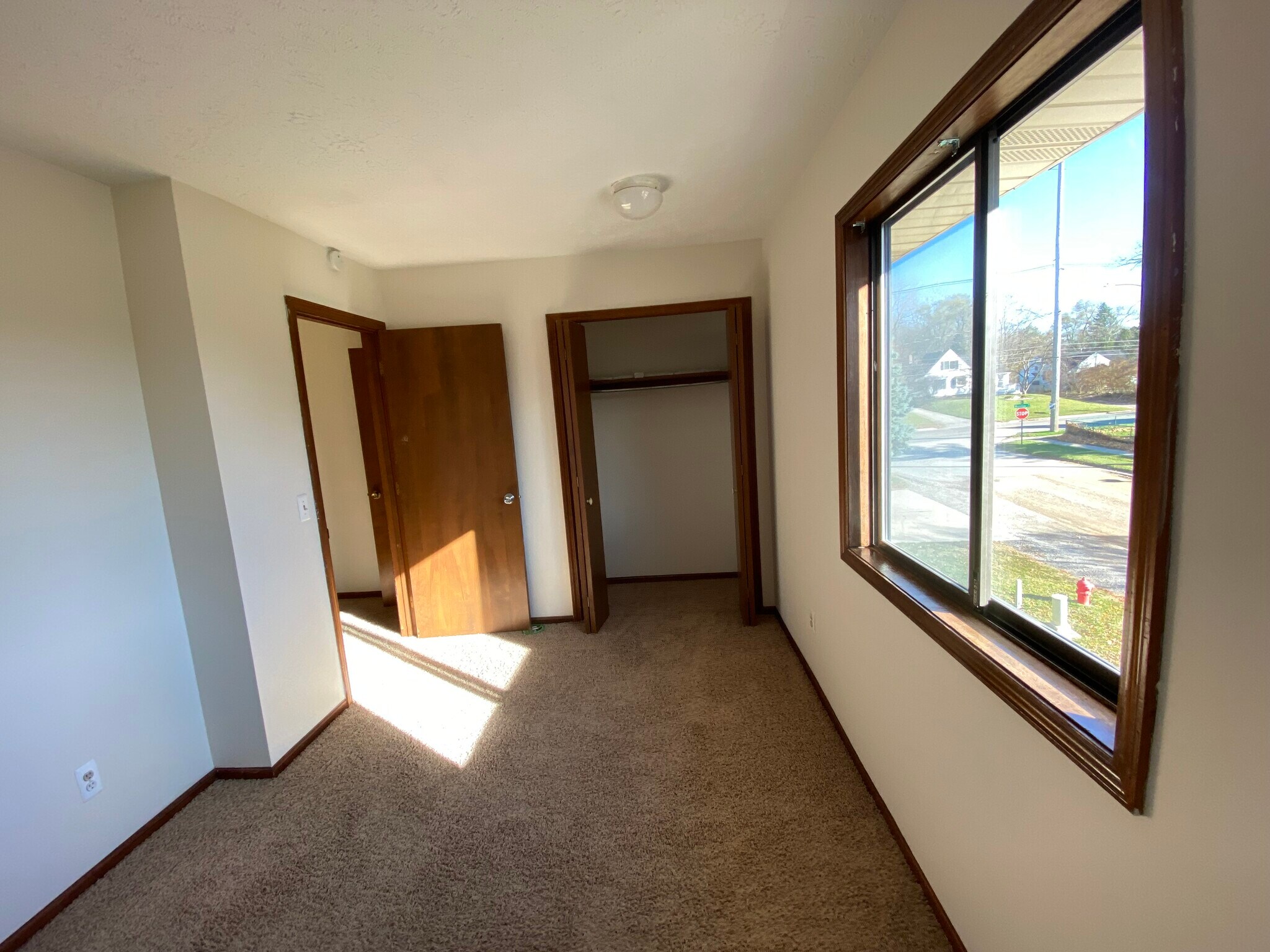 Building Photo - 1933 Hoyt Ave