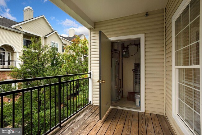 Building Photo - 4139 Fountainside Ln