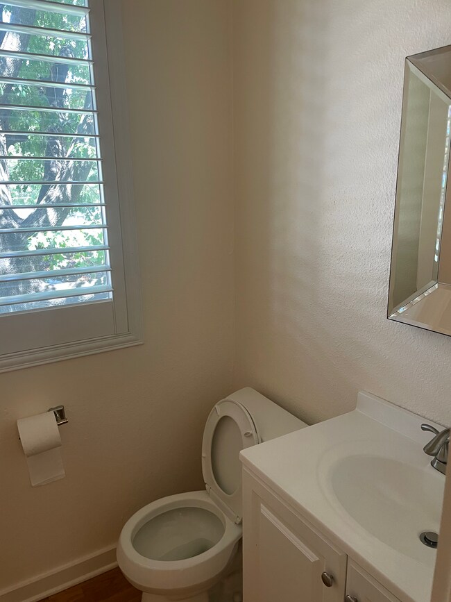 Building Photo - 3320 Douglas Ave