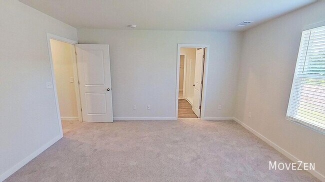 Building Photo - 161 Davis Dr
