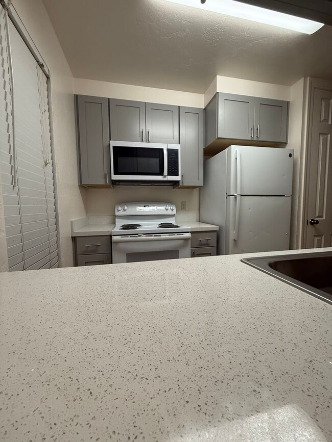 Building Photo - CONDO