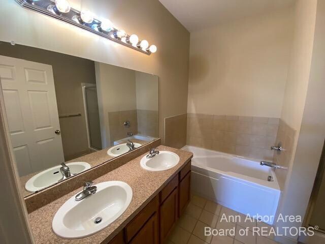 Building Photo - 3254 Primrose Ln