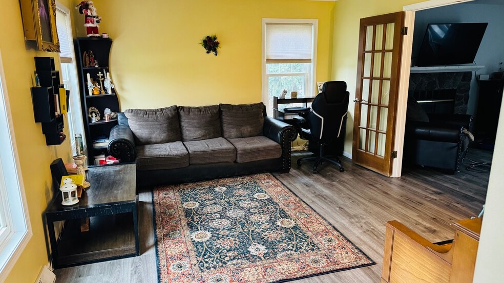 Building Photo - W174N5125 Mulberry Ln