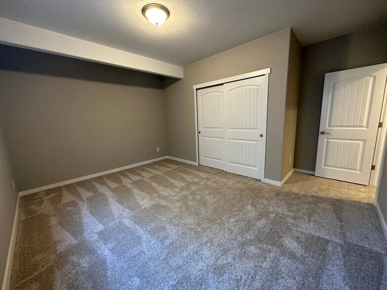 Building Photo - 6737 Sedgerock Ln