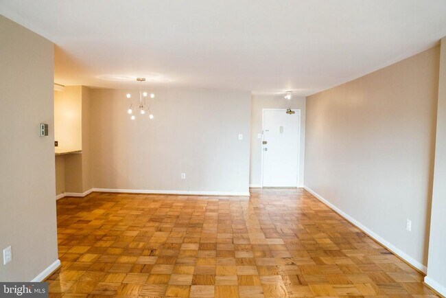 Building Photo - 1300 Army Navy Dr