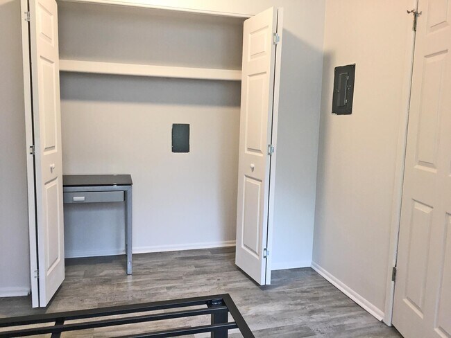 Building Photo - 912 Oakland Ave