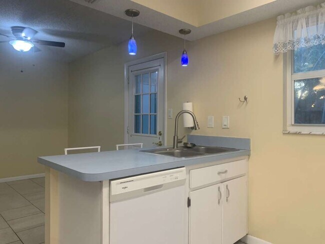 Building Photo - 1420 70th St N