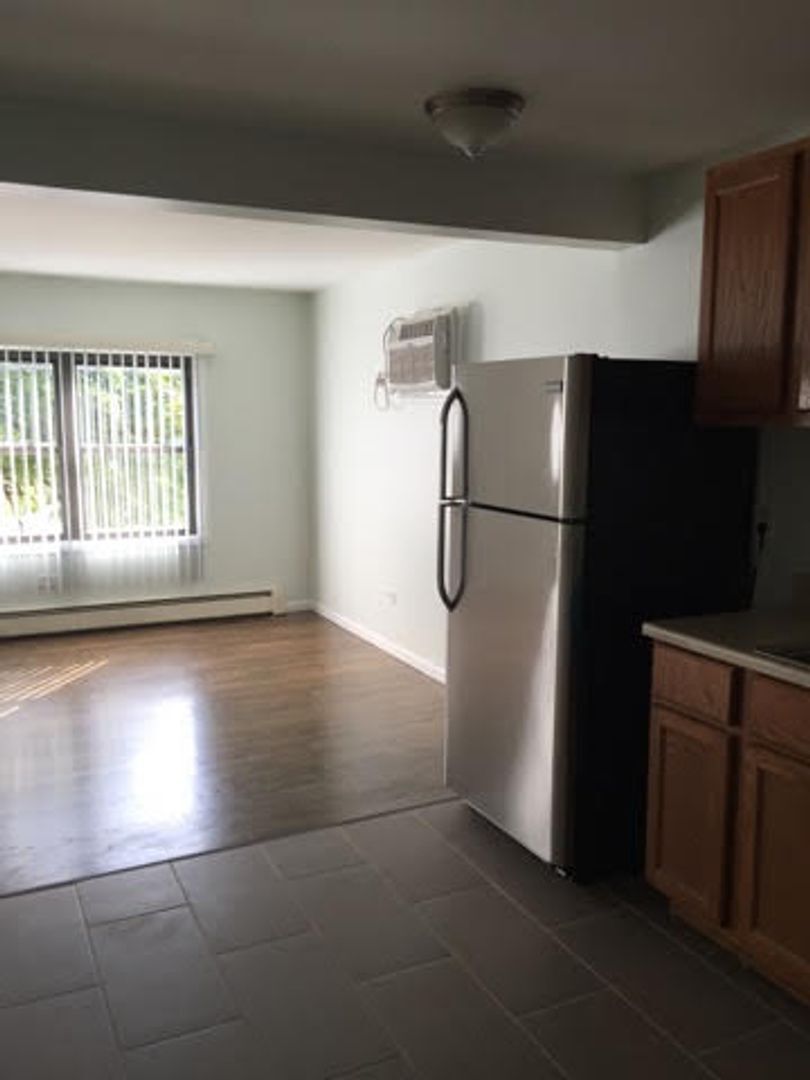 Building Photo - 7632 S Stewart Ave