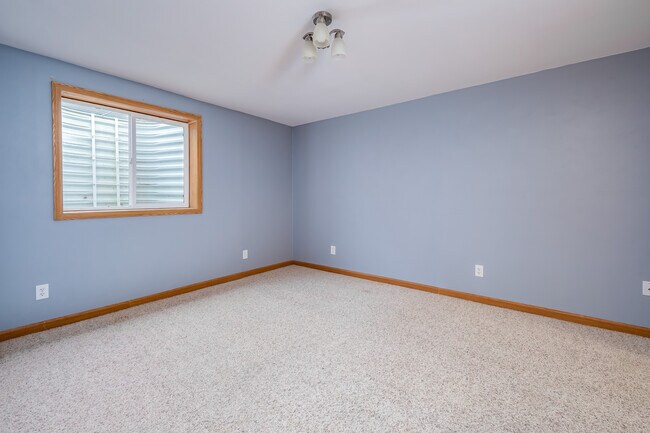 Building Photo - 5831 Belle Ave