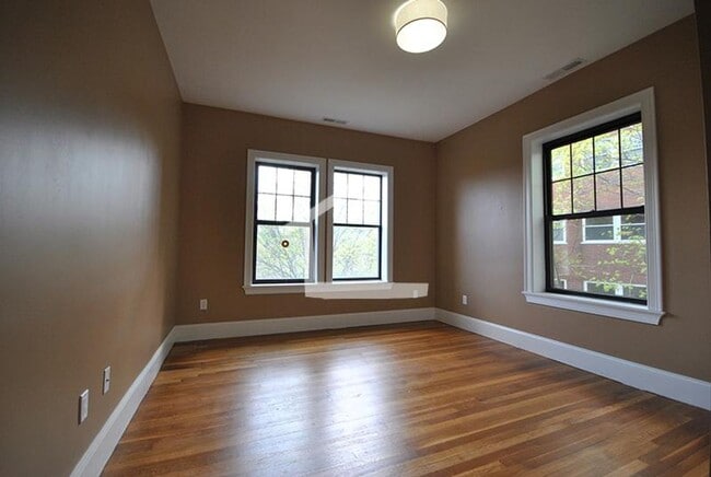 Building Photo - 1588 Beacon St