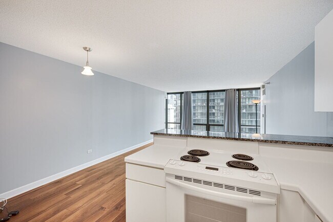 Building Photo - 2 E Erie St