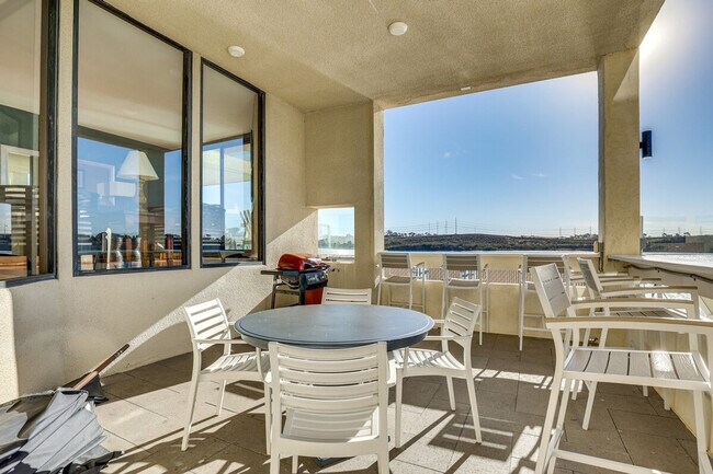 Building Photo - 4513 Cove Dr