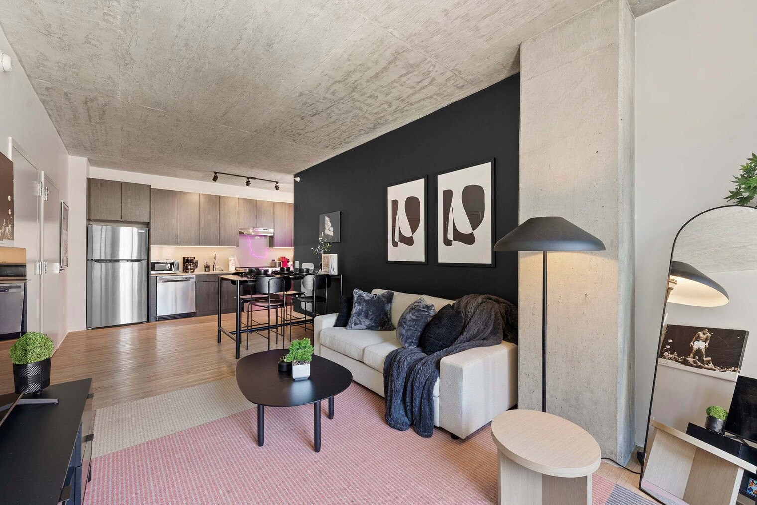 Building Photo - 633 S LaSalle St