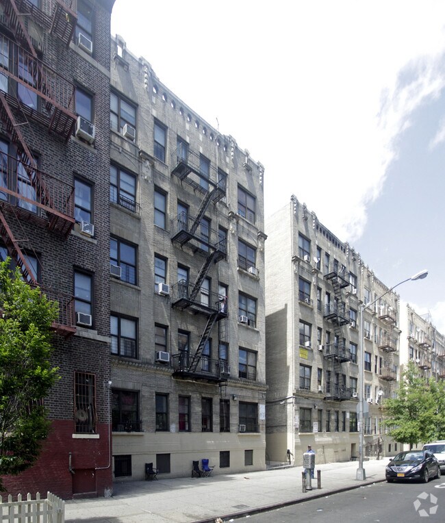 Building Photo - 176-182 Nagle Ave