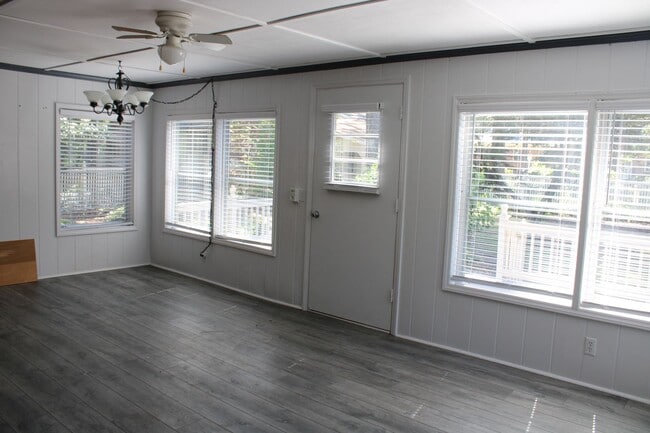 Building Photo - 1409 Chesnee Dr