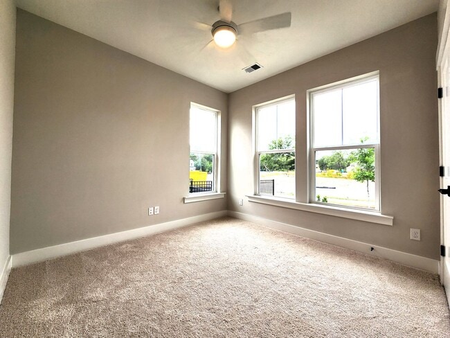 Building Photo - Gorgeous 4 bedroom home in Point Hope - Ch...