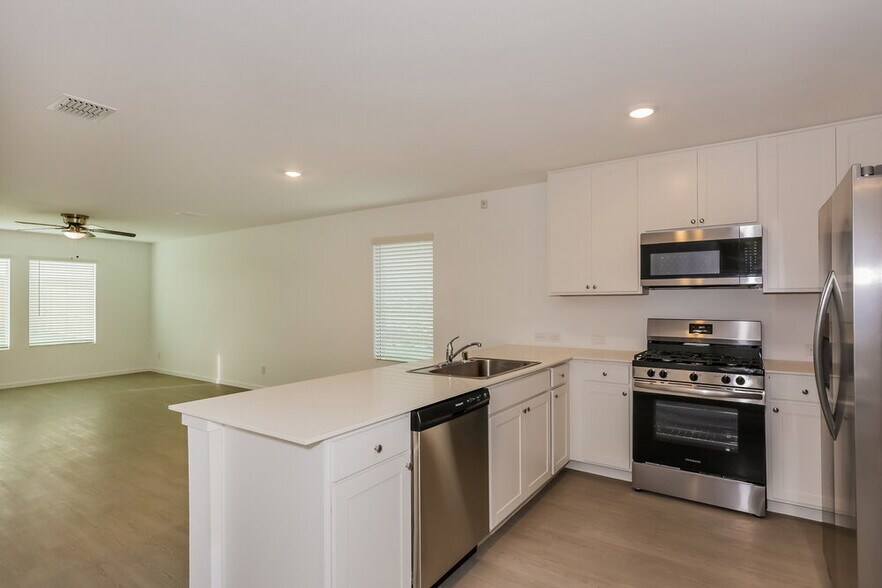 Building Photo - 1611 Sparrow Hawk Rd