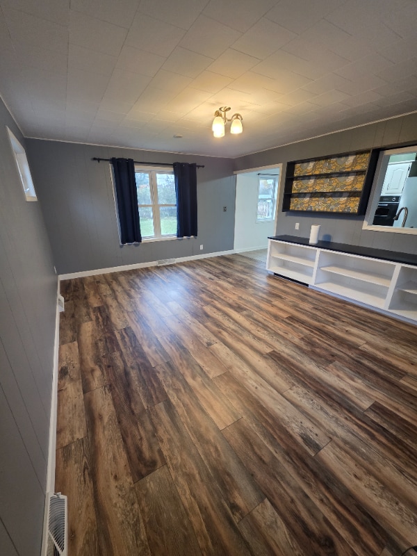 Building Photo - 244 Broadway St E