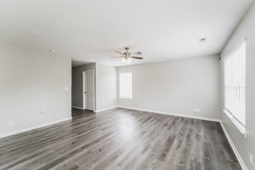 Building Photo - 6913 Seney Dr