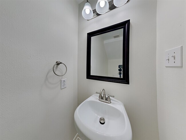 Building Photo - 11731 Rolling Stream Dr