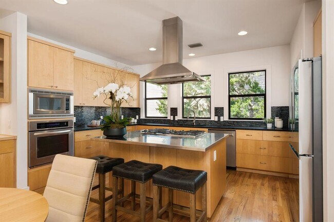 Building Photo - 4 Exposition Blvd