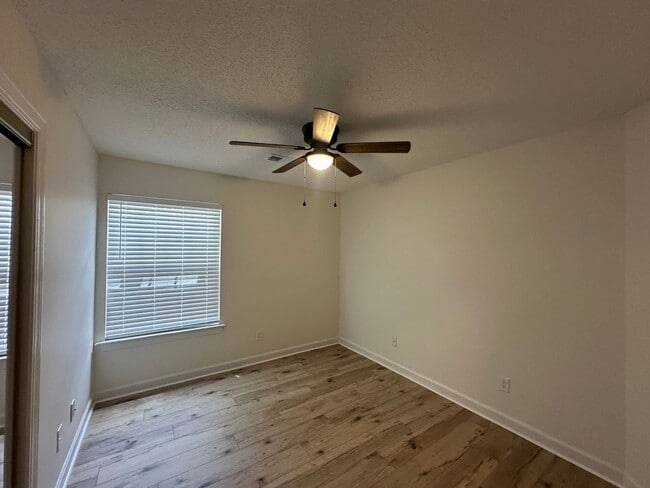 Building Photo - 4304 Lotus Ct