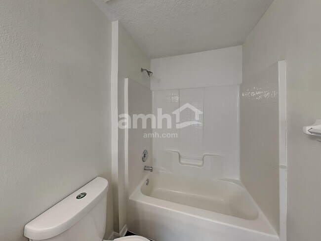 Building Photo - 1037 Sandhill St