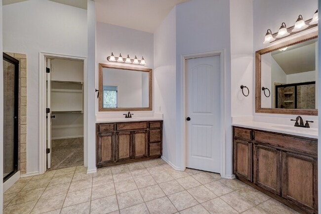 Building Photo - 3900 Sierra Vista Way